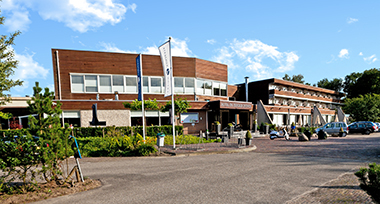 Ingang van Fletcher Hotel-Restaurant De Zeegser Duinen